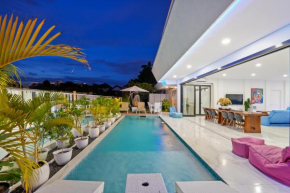 Large Luxury Modern Mansion Sleeps 8 up to 50